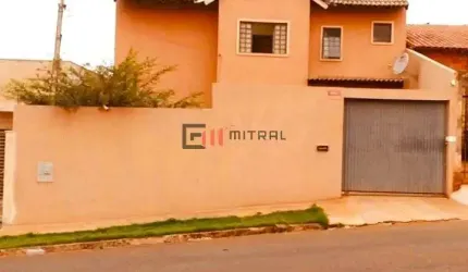 Sobrado à venda, - 3 quartos - 2 banheiros - quintal grande - 2 vagas de garagem - Jardim Maria Lui