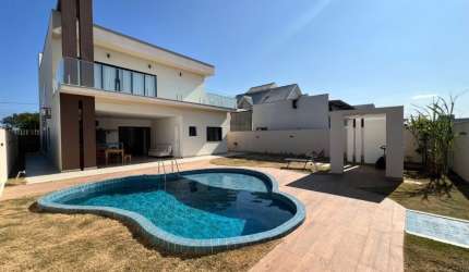 Casa duplex luxuosa em condominio fechado
