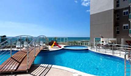 Localização privilegiada, apenas uma quadra do mar.