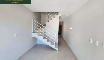 Sobrado geminado à venda, bairro Paranaguamirim: 02 quartos, 1 sala, 02 vagas de garagem e espaço nos fundos com 10m de terreno.
