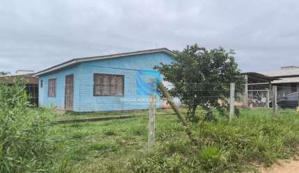 Linda casa no Passo de Torres.