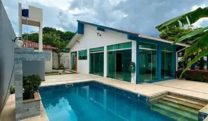 PONTA NEGRA 1. 600m² terreno, 4qts/3stes, 4 vagas e Piscina
