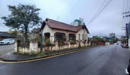 Terreno de esquina no Orfãs