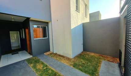 Vende-se casa geminada em Ouro Branco