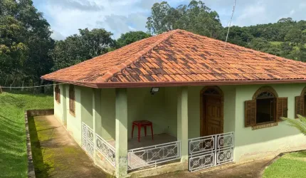 Vende-se lindo sitio em Conselheiro Lafaiete