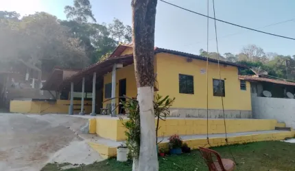 Vende-se bela chácara em Conselheiro Lafaiete