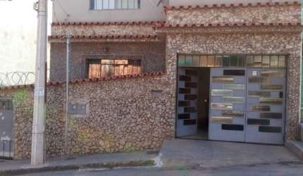 Vende-se  casa em Conselheiro Lafaiete