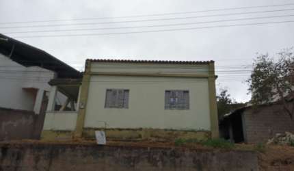 Vende-se casa no bairro Lourdes