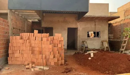 Casa em Construção no Bairro Rita Vieira