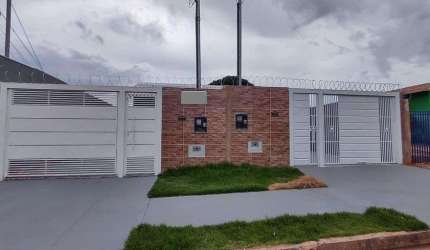 Otima casa com espaço de terreno