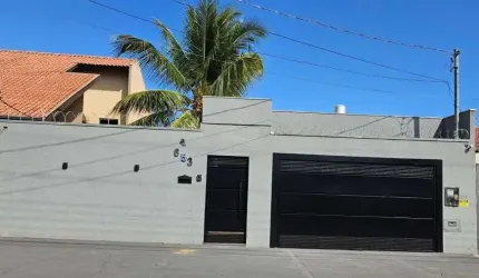 Casa recém reformada/ 02 suítes 01 quarto