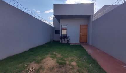 Linda casa com  ótimo acabamento