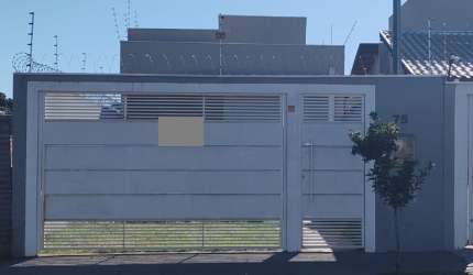 Ótima casa com 3 três quartos e planejados