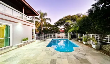 Casa no condomínio Morada das Estrelas para venda com 6 quartos, sendo 6 suítes, 540m²