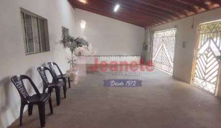 Oportunidade Monte das Oliveiras  4 dormitorios sendo 1 suite .