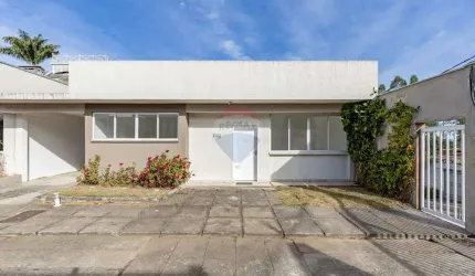 CASA EM CONDOMINIO FECHADO