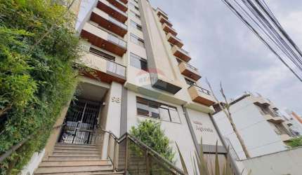 Cobertura de três quartos no bairro Granbery à venda
