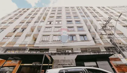 Apartamento de 2 quartos, com elevador, em rua plana, no Centro!
