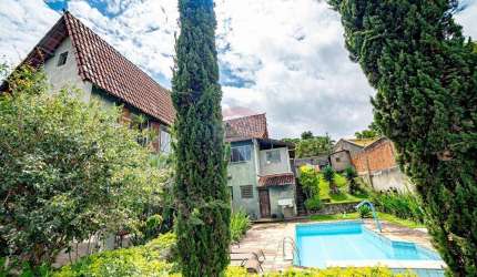 Casa à Venda com Terreno de 1.800m² – Um Refúgio em Meio à Natureza