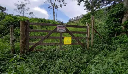 Excelente granja rural (só terreno), totalmente plana, com 2.257m², c/ água e energia, no Bairro Lagoa.