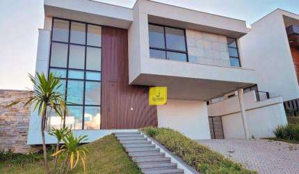 Casa com 4 quartos (3 suítes) e área de lazer no Alphaville
