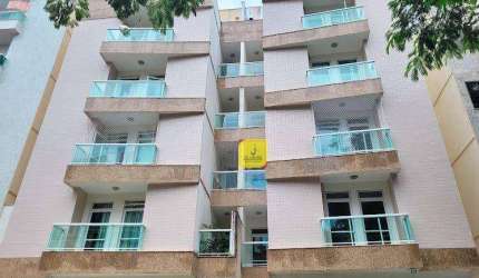Apto de 2 quartos com suíte, varanda, garagem e elevador