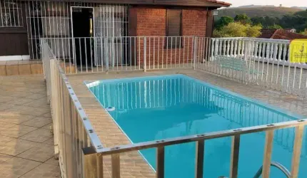 Linda Granja com Casa de 2/4 e Piscina, no Bairro Shangri-la, em Goianá-MG.