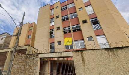Ótimo Apartamento de 2 Quartos c/ Garagem, andar térreo, no Manoel Honório, com excelente Localização.