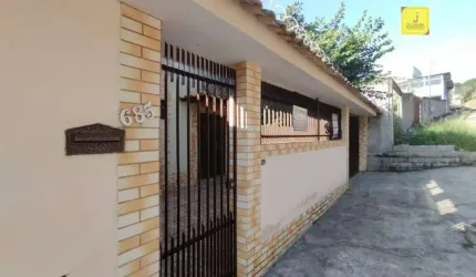 Otima casa tríplex de 4  quartos, quintal