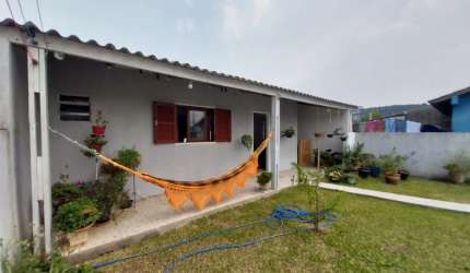 Linda casa no bairro jardim dos lagos