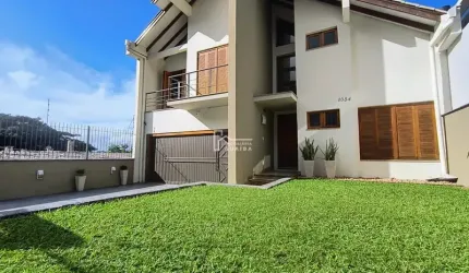 CASA COM VISTA ESPETACULAR NO CENTRO DE GUAIBA -RS