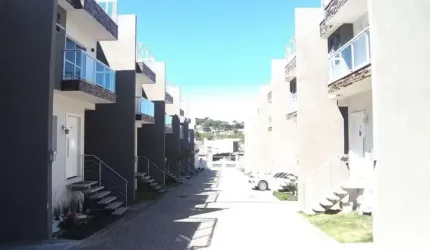 Excelente sobrado à venda em condomínio fechado no bairro Uberaba-Curitiba-PR.