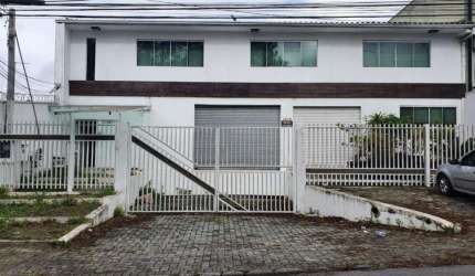 Excelente barracão à venda no bairro Uberaba-Curitiba-PR.