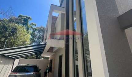 Lindo Sobrado Triplex Localizado no bairro POrtão-Curitiba-PR