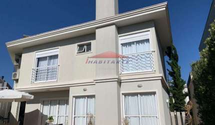 Linda casa localizada no bairro Uberaba-Curitiba-PR