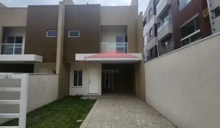 Imperdível sobrado à venda em Pinhais-PR, Estância Pinhais! 3 quartos, 1 suíte, 2 salas, 3 banheiros, 4 vagas, 135m².