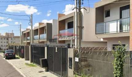 Imperdível Sobrado à Venda em Curitiba-PR, Bairro Uberaba! 3 Quartos, 1 Suíte, 2 Salas, 3 Banheiros, 3 Vagas, 125m².
