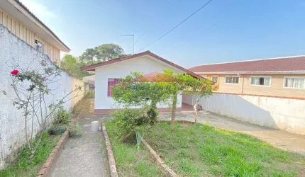 Imperdível oportunidade de adquirir casa com 3 quartos e 5 vagas de garagem, com quintal no Bairro Alto de Curitiba-PR!