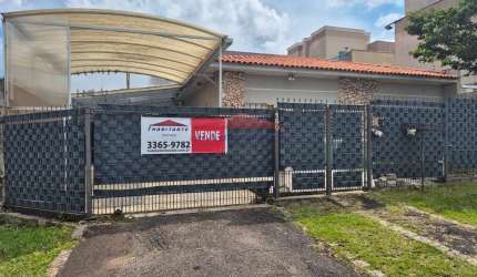 Excelente oportunidade: Casa à venda em Curitiba-PR, bairro Uberaba! 3 quartos, 1 sala, 1 banheiro, 2 vagas de garagem, 110m² de área.