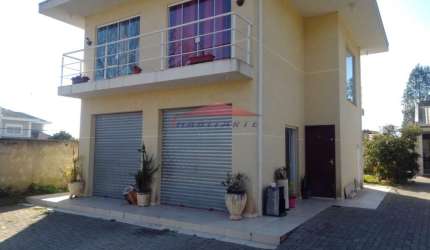 Sobrado de 2 quartos no Guatupê: venda ou locação em São José dos Pinhais-PR - 59m², 6 vagas de garagem.