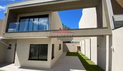 Sobrado à Venda Bairro Uberaba: 3 Suítes, Sala para dois ambentes, 4 Banheiros, 4 Vagas, 145,02 m²!