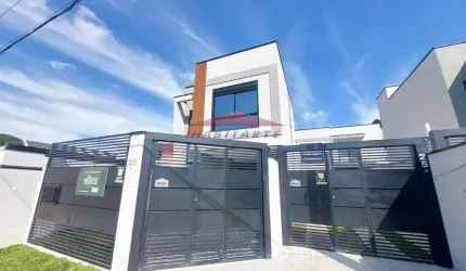 Sobrado à venda em Curitiba-PR, no bairro Uberaba: 3 quartos, 1 suíte, 2 salas, 3 banheiros, 3 vagas, 112 m². Imperdível!