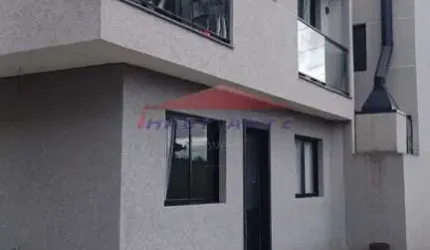 Excelente Sobrado em Condomínio à Venda em Curitiba-PR, Bairro Uberaba  3 quartos, 1 suíte, 1 sala, 3 banheiros, 2 vagas, 93m²