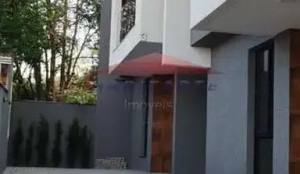 Sobrado à venda em localização privilegiada: 3 quartos, 2 suítes, 3 salas, 4 banheiros, 2 vagas de garagem - 135,33m²!
