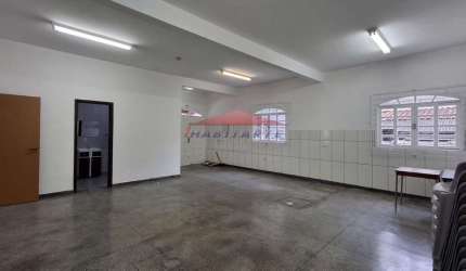 Casa comercial no Uberaba, Curitiba-PR: 2 Salas amplas, 2 Banheiros, 2 Vagas e 100m² de Área