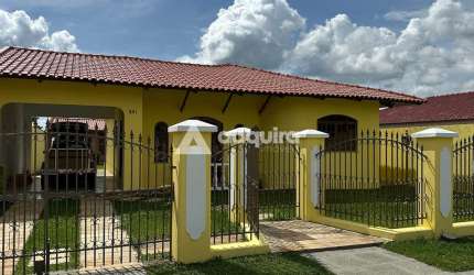 Casa térrea para Venda, 3 Quartos sendo 1 suíte, 3 Vagas, 462M² de terreno, Orfãs, Ponta Grossa - P