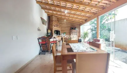 Casa com churrasqueira gourmet à venda na melhor rua do bairro Ibirapuera a 1 minuto da Av Visconde