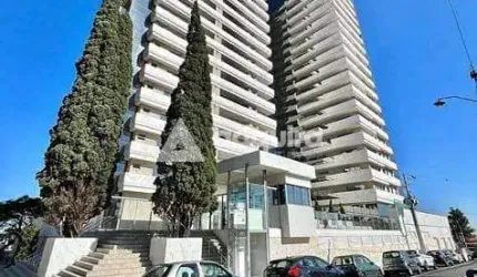 Apartamento à venda, com 3 suítes e 4 vagas de garagem no Centro de Ponta Grossa, PR