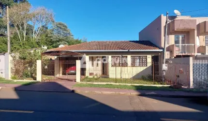 Casa à venda em Oficinas próxima à Igreja São Cristóvão, Ponta Grossa, PR