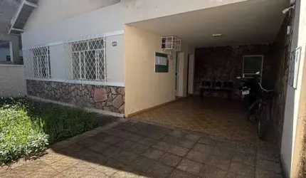 Casa Bem Localizada no Bairro Giovannini 4 Quartos !